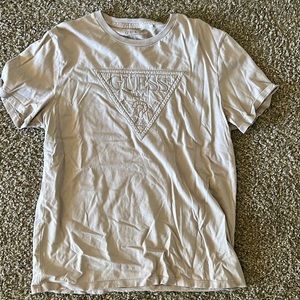 Men’s Guess Fitted Tee.